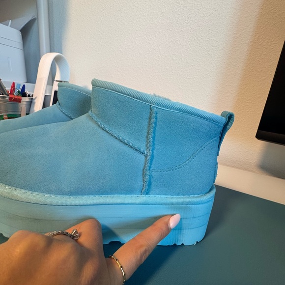 UGG CLASSIC ULTRA MINI PLATFORM SUMMER SKY SHEARLING BOOTS - Picture 5 of 6